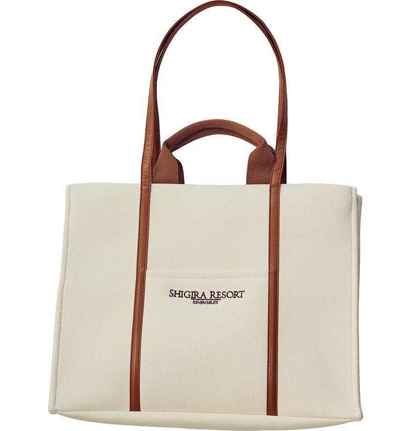 H33×W43×D19cm 8800円／シギラビーチマリンショップ　0980-76-2220