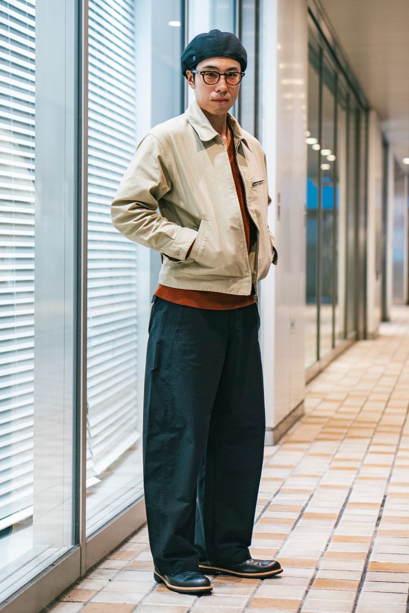 ジャケット、パンツ＝ともにユニクロ