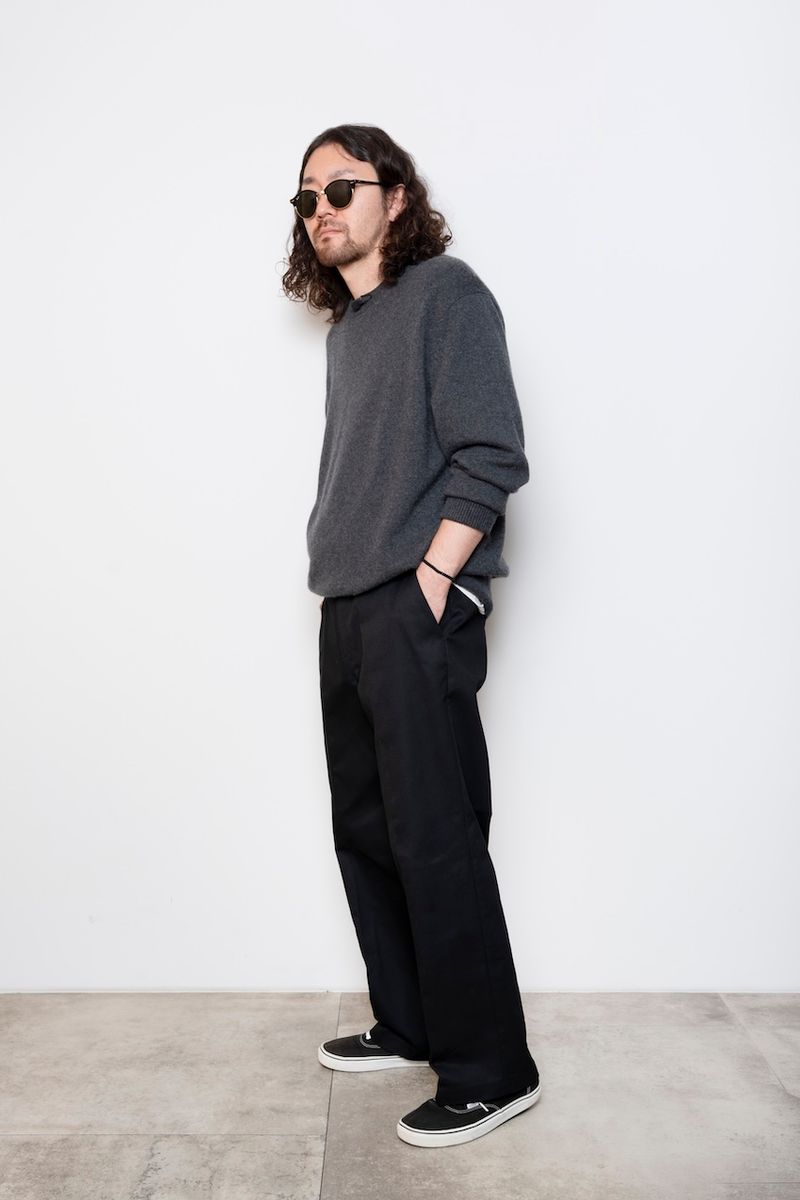 「877 ワークパンツ Loose Fit」 8800円／ディッキーズ（エドウイン・カスタマーサービス　0120−008−503）※176cm・32インチを着用