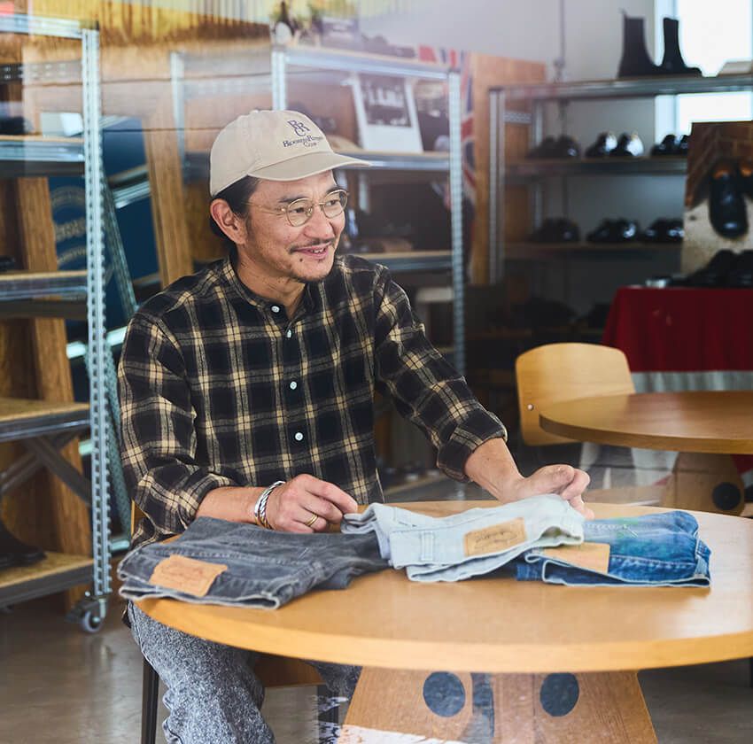 和田潤一郎（わだ・じゅんいちろう）●古着店やセレクトショップの販売員を経て、「ジョン スメドレー」のセールスを担当。アメリカとイギリス双方のカルチャーに精通した経験は、現在「グラストンベリー」のPRマネージャーとしての活動にも活かされている。デニム選びに関しては、今もアメリカンカルチャーをベースとした視点を大切にしている。