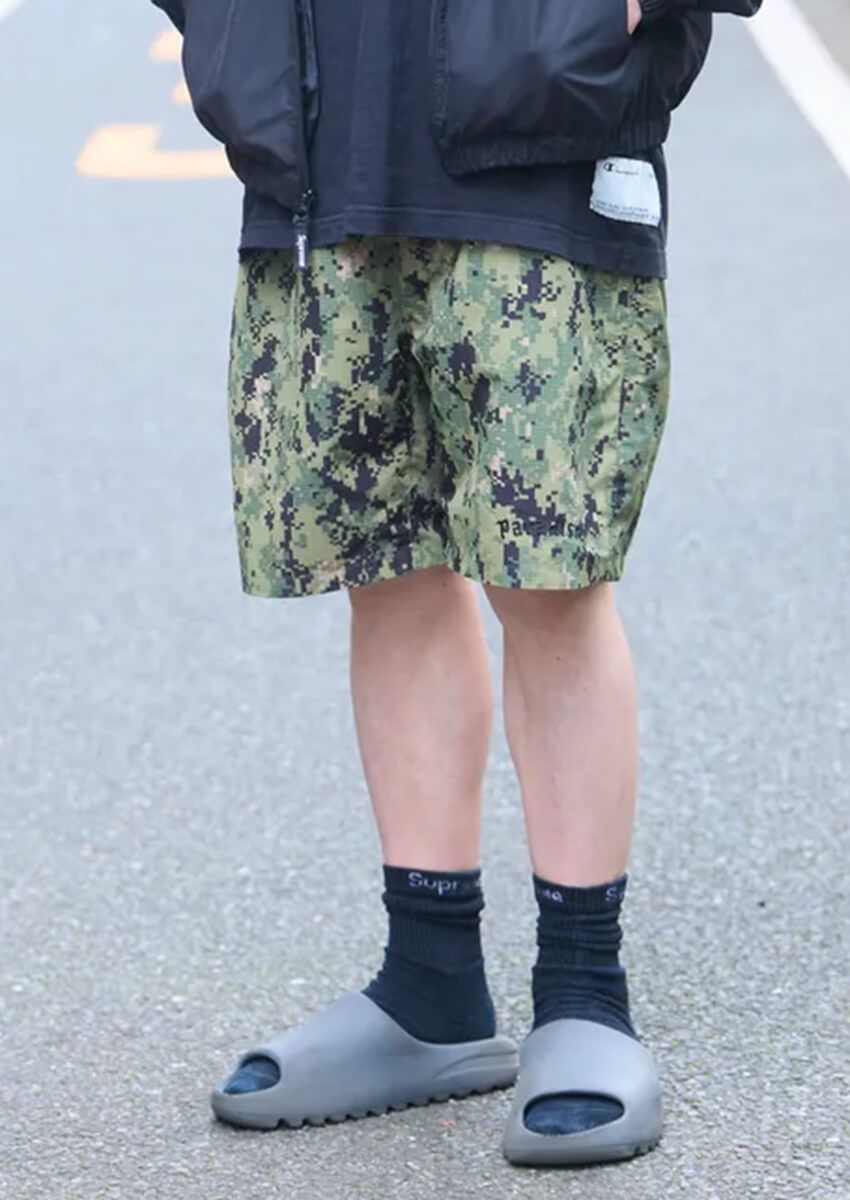 シーズン最終盤！40歳以上の“長袖短パンコーデ”見本集。配色、足元、小物使い…気をつけるべきポイントは？ - 1枚目の画像