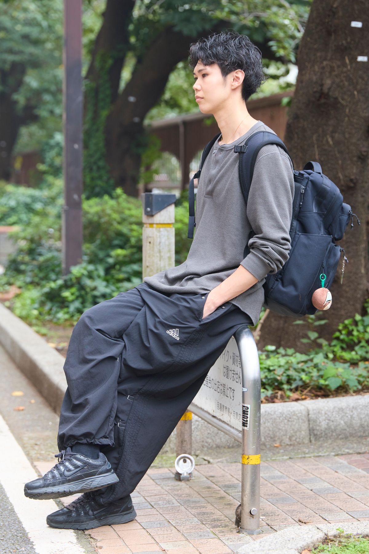 ネックレス＝不明