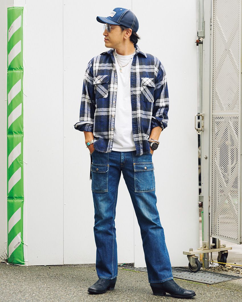 デニム＝古着 シャツ＝ファイブブラザー　Tシャツ、帽子＝スタンダードカリフォルニア