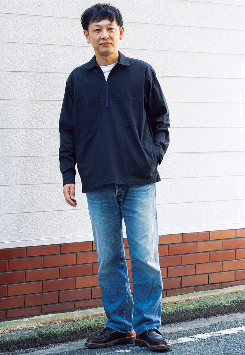 デニム＝フジト × スペアーズ　シャツ、ブーツ＝フジト　Tシャツ＝エスピーシー
