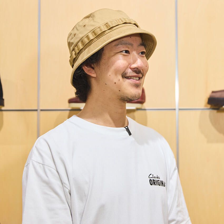 柳瀬圭介さん●あらゆるモデルに足を通してきたブランドの伝道師にして同店きっての名物スタッフ。その根底にあるのは、もっとも影響を受けたと語る、80、90年代のファッション＆音楽カルチャー。