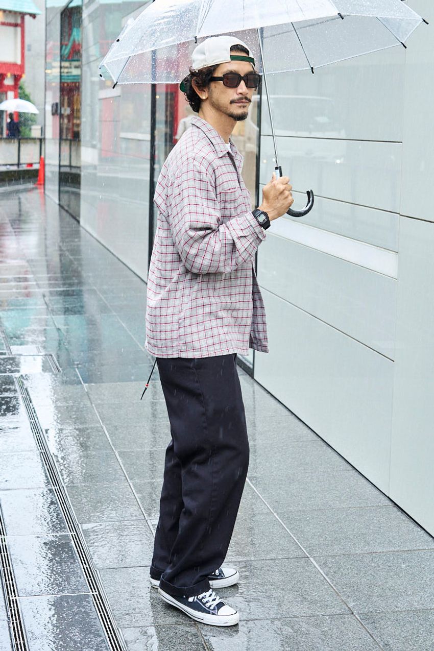 万能選手「黒パンツ」。街の大人たちの愛用ブランドはGU、別注ディッキーズ、ニートetc. - 2枚目の画像