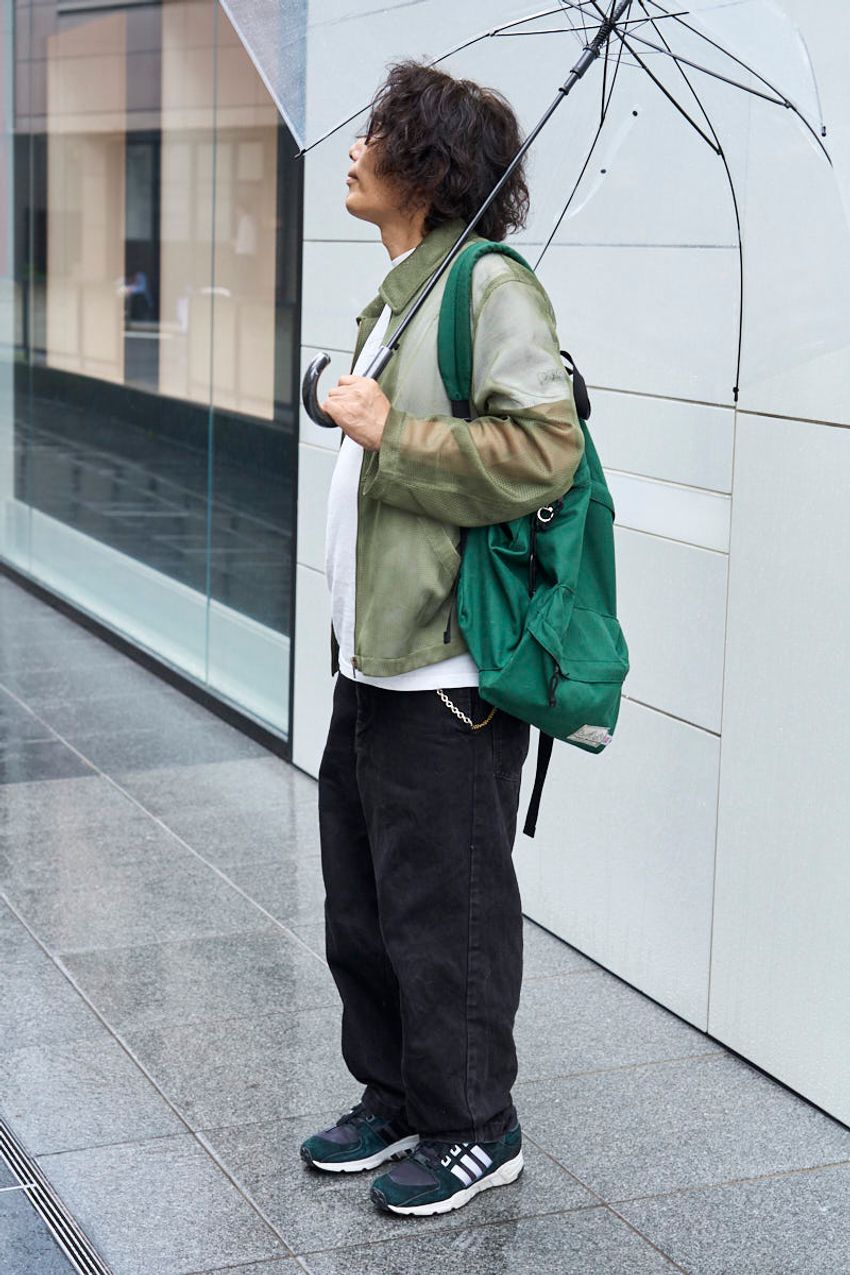 万能選手「黒パンツ」。街の大人たちの愛用ブランドはGU、別注ディッキーズ、ニートetc. - 4枚目の画像