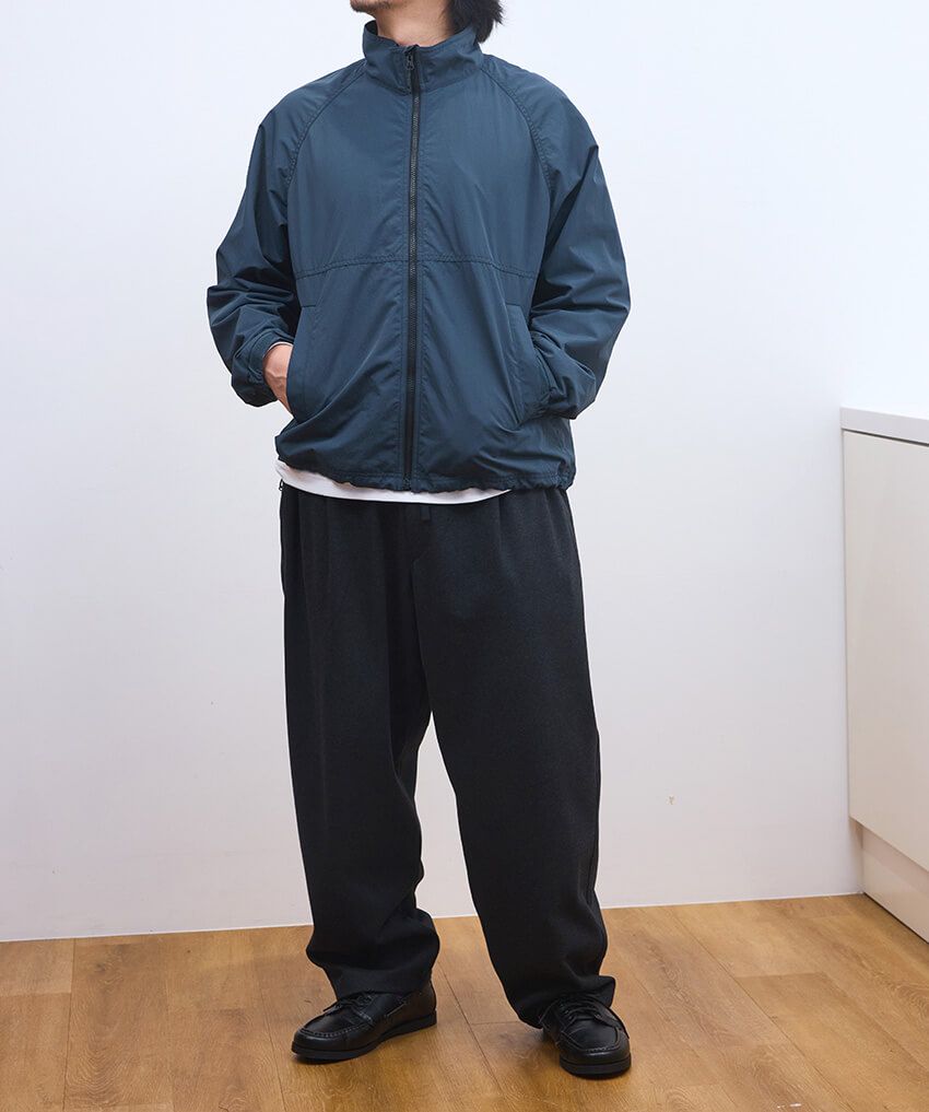 【気温20度以下の日に】ユニクロの「軽量アウター」4選！ 暖冬にも役立つ優秀作を試着レビュー - 19枚目の画像