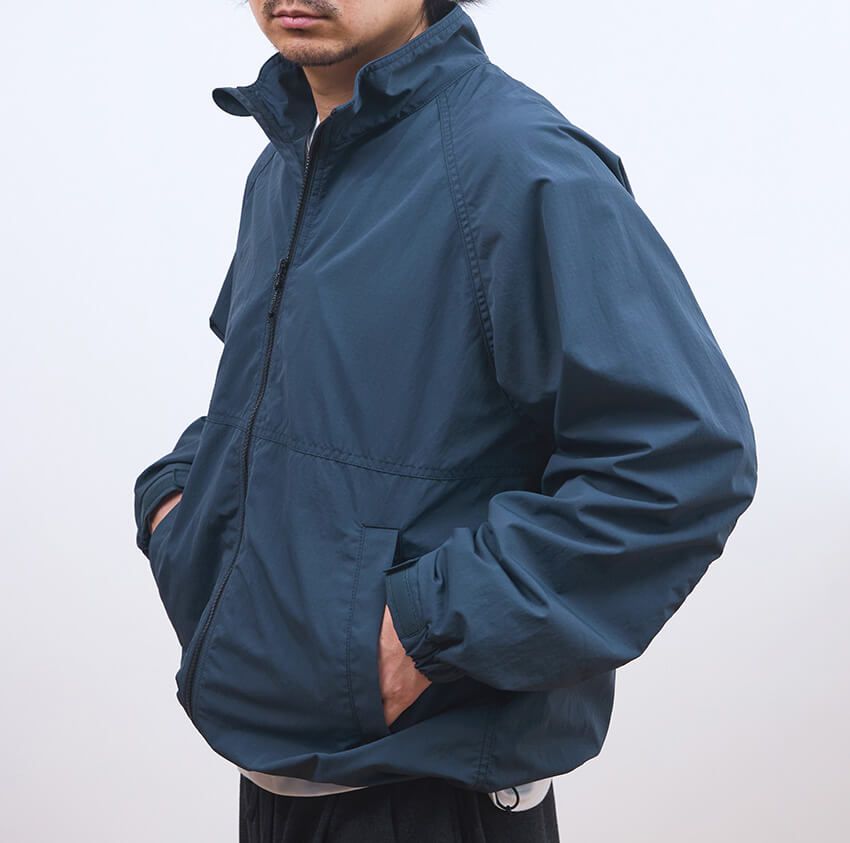 「ウィンドプルーフスタンドブルゾン」5,990円／ユニクロ