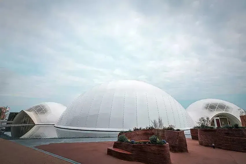 大阪・関西万博で出展された「BLUE OCEAN DOME」は、“海”のテーマに特化した唯一のパビリオンとして注目を集めた。