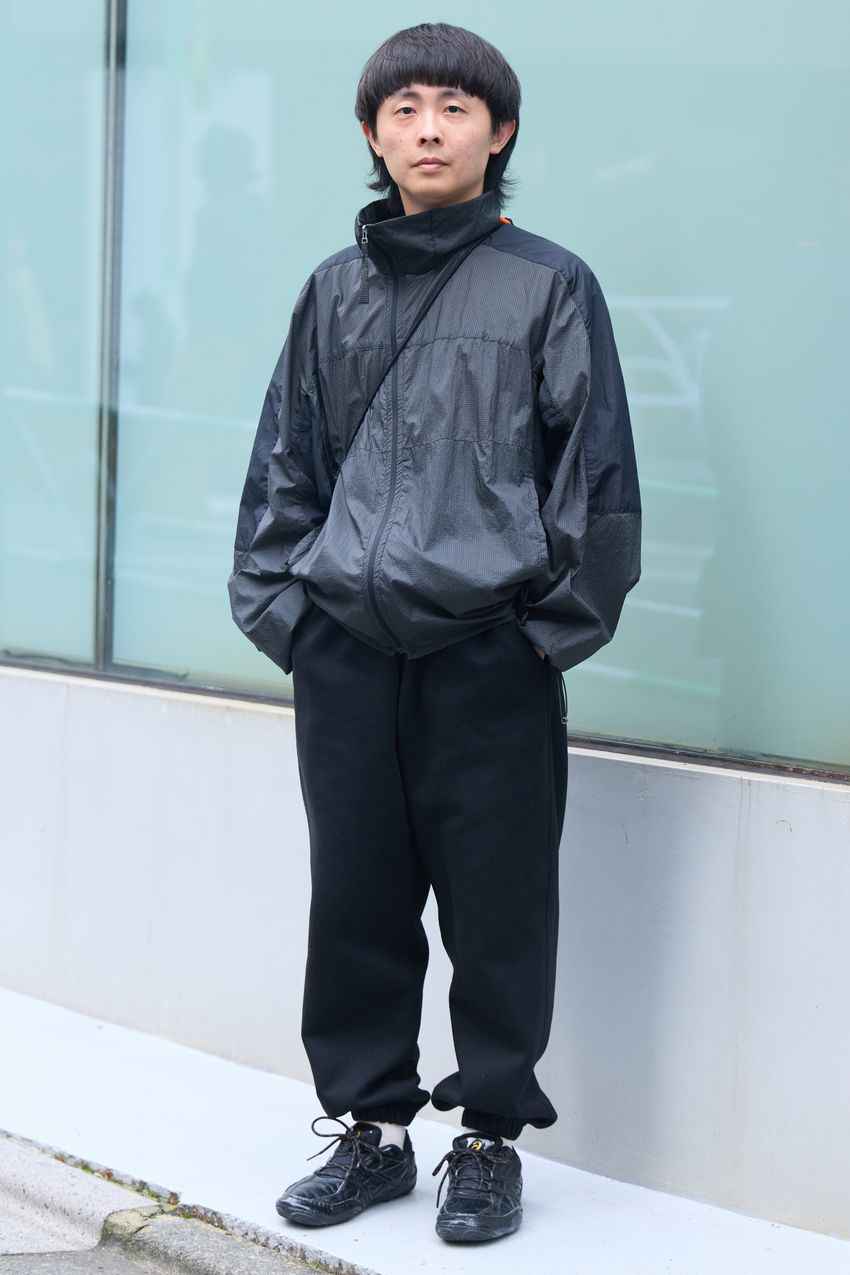 メンズファッションも「斜め掛け」が主流に！街角の最新バッグ事情を5名のスナップで - 8枚目の画像