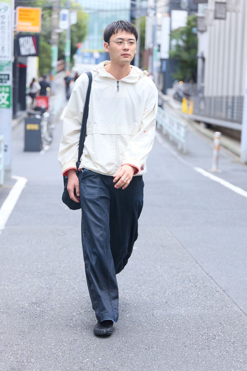 パンツの裾は溜まりはどれくらいが正解？ ワイドパンツを穿きこなす5名のリアルコーデで検証 - 2枚目の画像