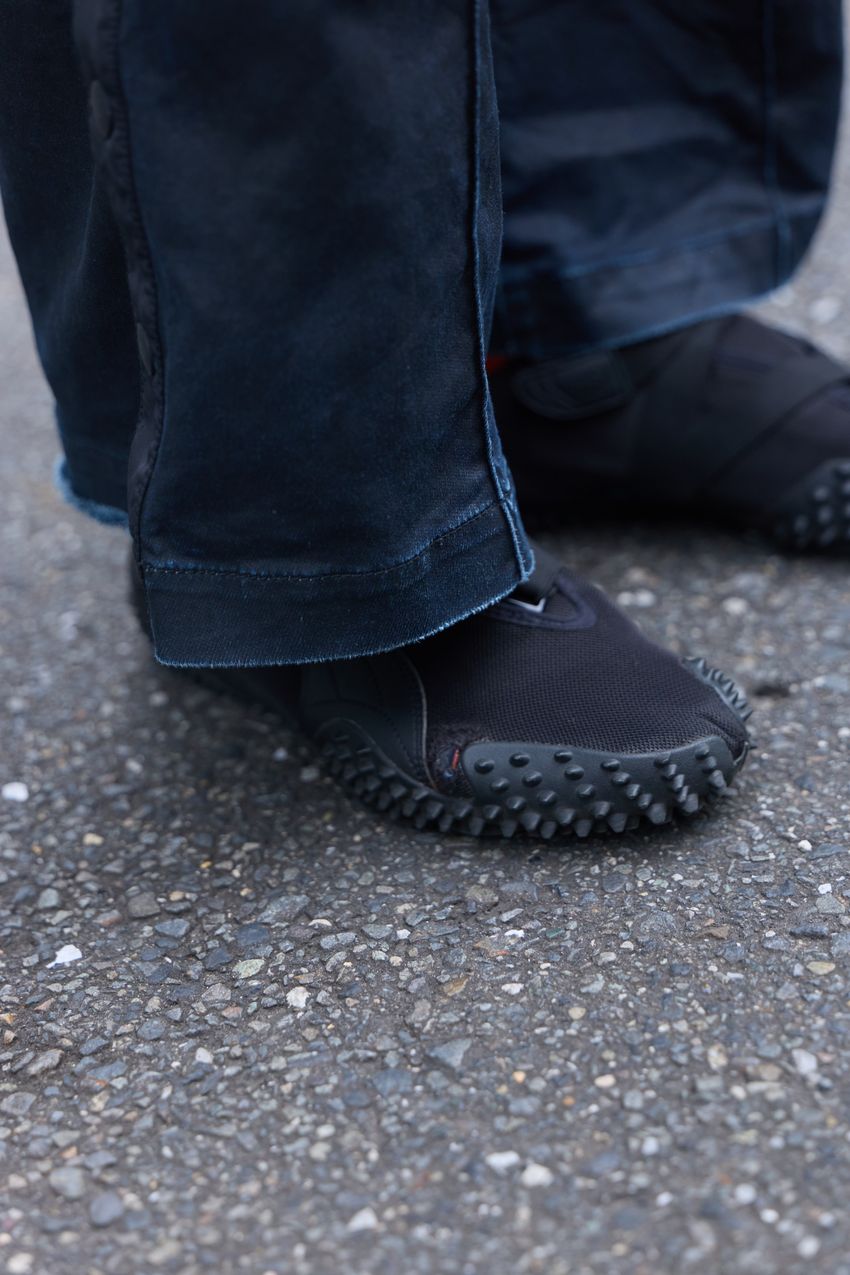 【街頭調査】洒落者たちが愛する黒シューズ5選。愛用ブランドはヴァンズ、プーマ、ノースetc. - 7枚目の画像