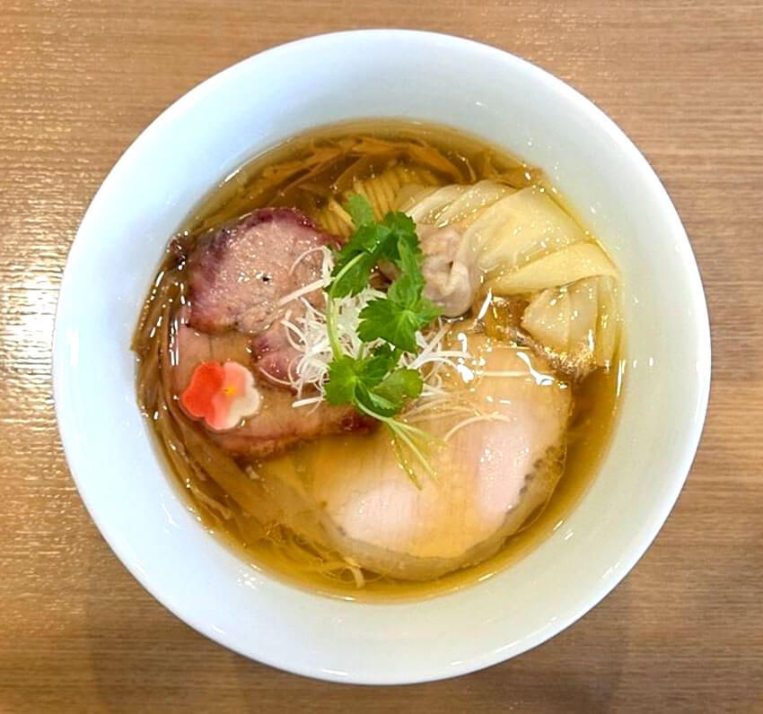 「らぁ麺稲田」のあごだし鶏らぁ麺（薄口）