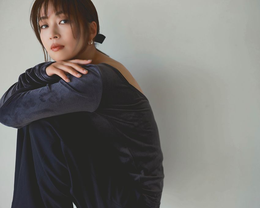 おやまだ・さおり●スタイリスト。大学卒業後、スタイリストアシスタントを経て独立。女性誌を中心に、広告、ブランドビジュアル、著名人のスタイリングなどを幅広く手掛ける。ベーシックを軸に、モードのエッセンスを取り入れた、品のあるリアルなスタイリングに定評がある。現在は著書の出版やメディア出演など活動の幅を広げ、2026年には自身がディレクションする新ブランド「メルト モード スタジオ」をローンチした。