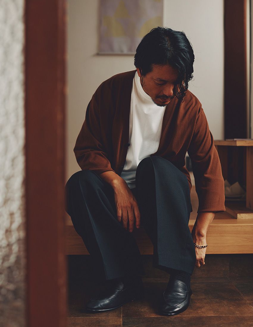 小嶋伸也●1981年生まれ。大学卒業後に中国へ渡り土着的なモノづくりに触れる。帰国後、隈研吾建築都市設計事務所を経て独立。