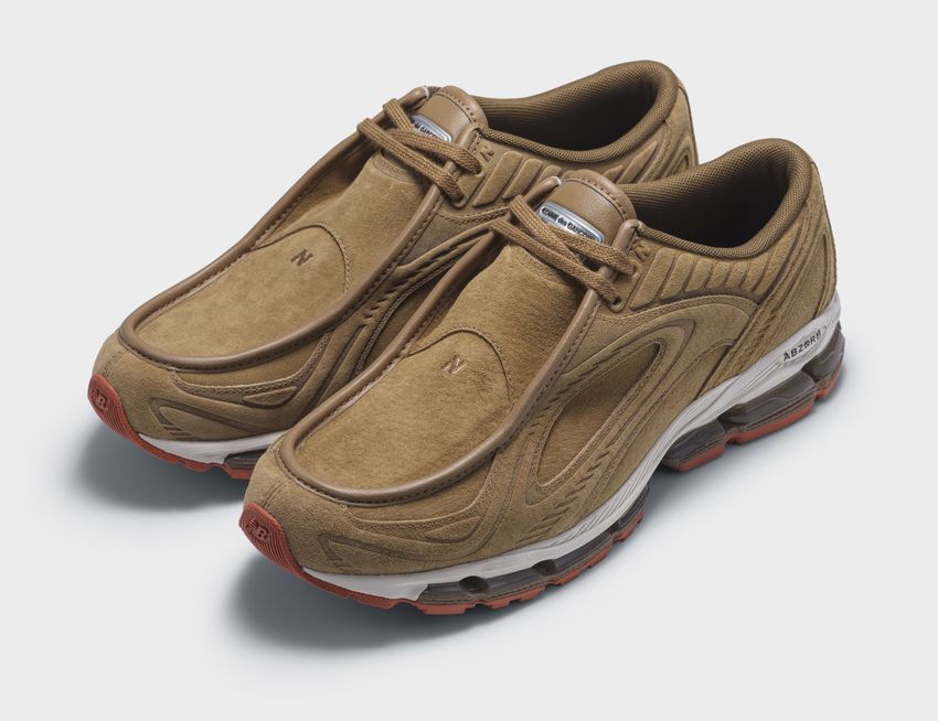 Tan（U18902GP）。価格は6万4900円。／ジュンヤ ワタナベ マン×ニューバランス（コム デ ギャルソン　03-3486-7611）