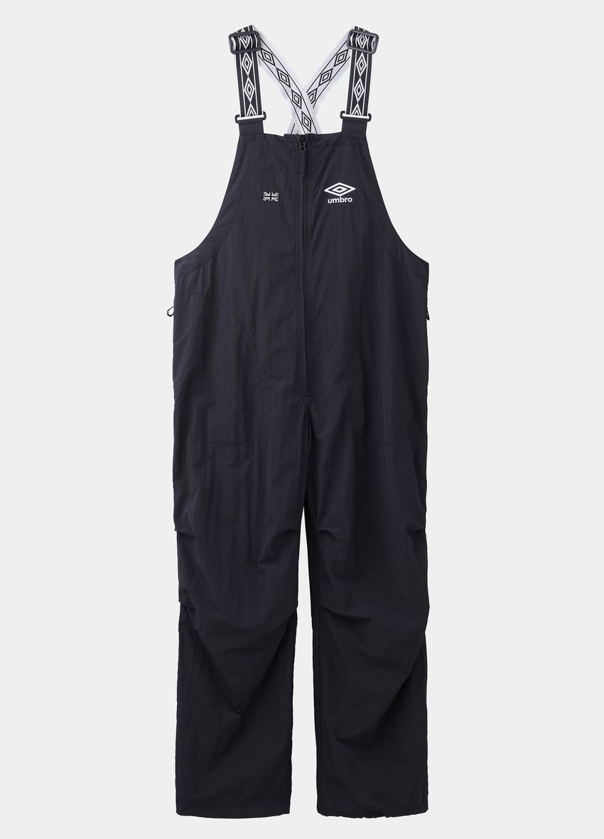 「UMBRO NAVY OVERALL」3万5200円ハニーフィッツ（1980inc　info@royal-honeyfitz.co.jp）