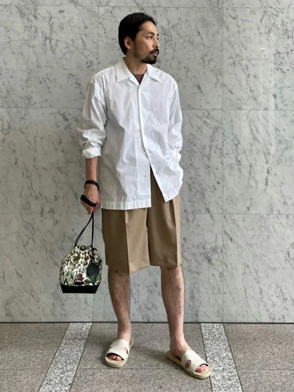 季節別 メンズ白シャツおすすめコーデ インナーやおしゃれに着こなすコツも紹介 Oceans オーシャンズ 男の日常を楽しくする情報発信局