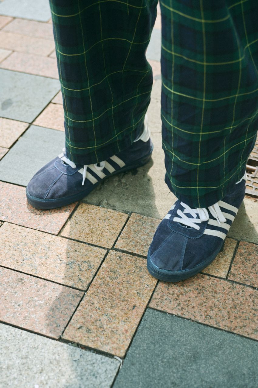 初秋は“柄＆色”で季節感を注入！ 黒チェック、レオパードetc.洒落者たちに学ぶ着こなし術 - 3枚目の画像