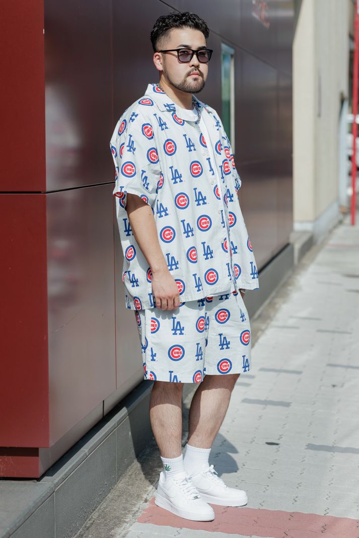 シャツ、パンツ＝ともにケボズ×MLB東京シリーズ