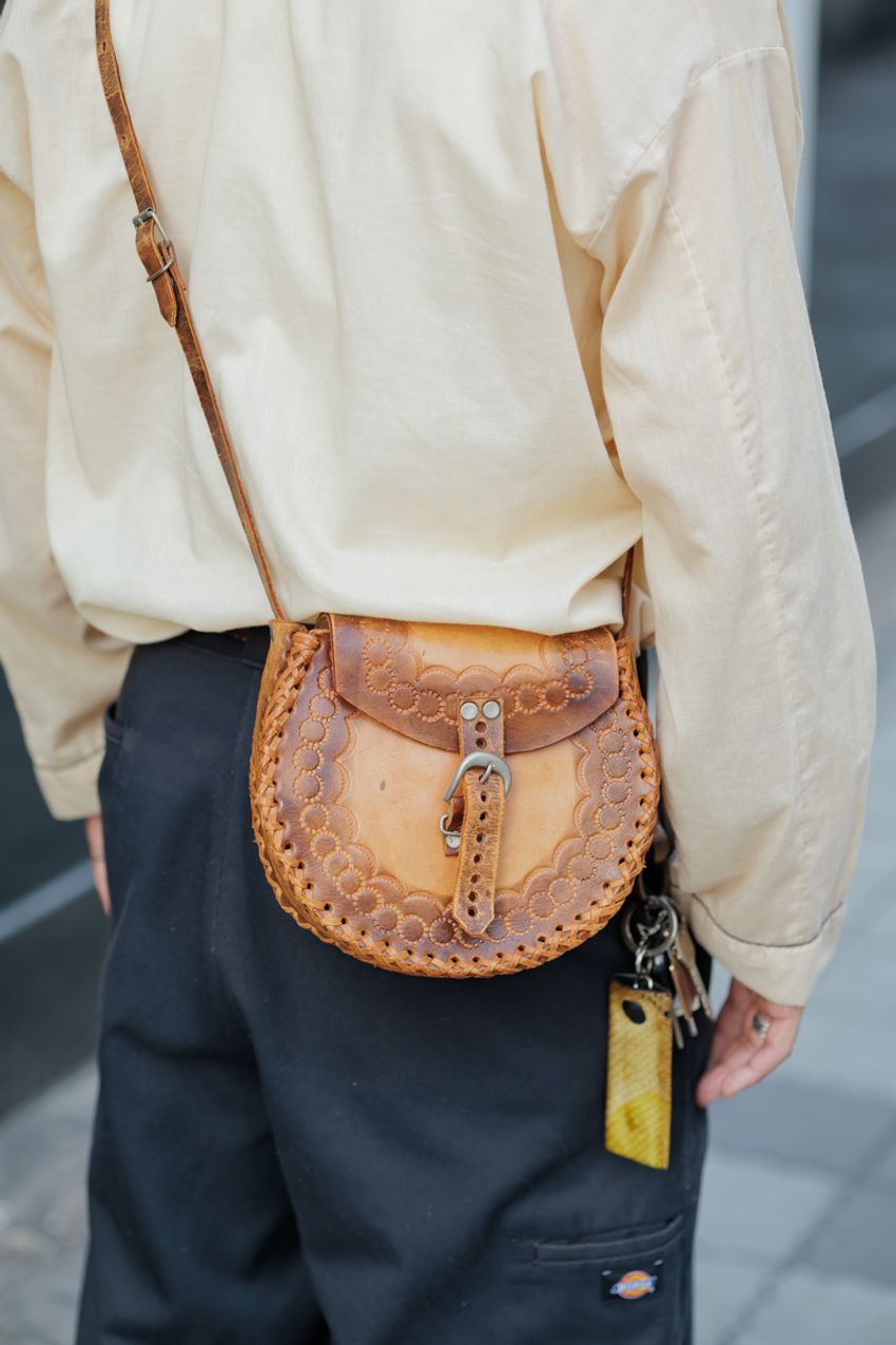 ショーツは“長め丈”が初秋のスタンダード！好バランスに装った3人の短パンコーデ - 7枚目の画像