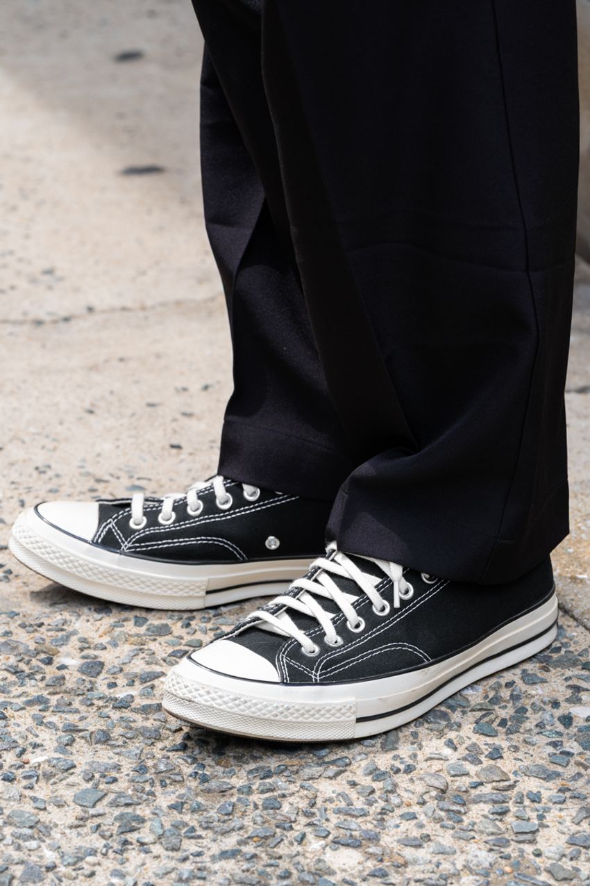 ジャストサイズでも漂うリラックス感。素材感やシルエットに注目したい大人たちをスナップ - 4枚目の画像