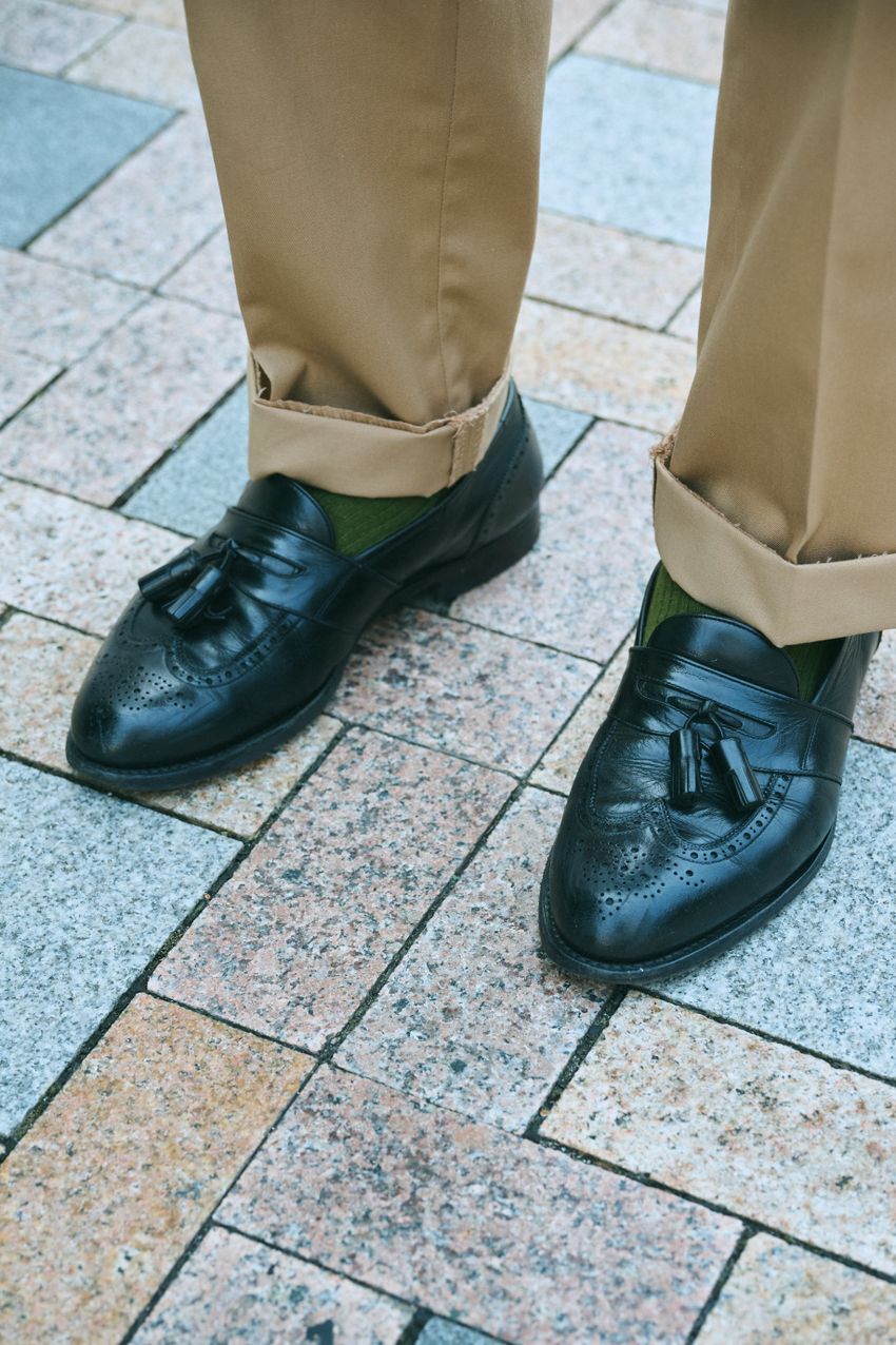 チープシックの代表格「ベージュチノ」コーデ好例3選。街角の大人はどう着こなす？ - 3枚目の画像