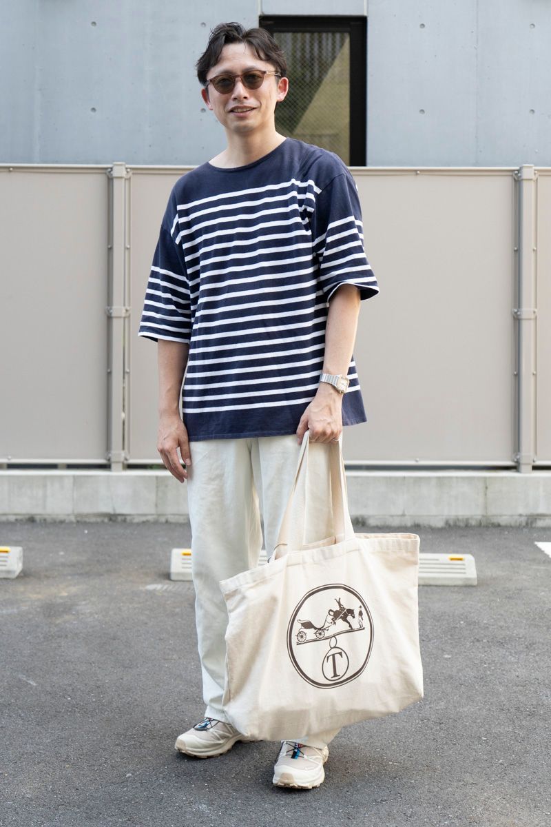 Tシャツ=オーシバル パンツ=ユニクロ シューズ=サロモン 眼鏡=アイヴァン バッグ=ブートラボ リング=ヴィンテージ