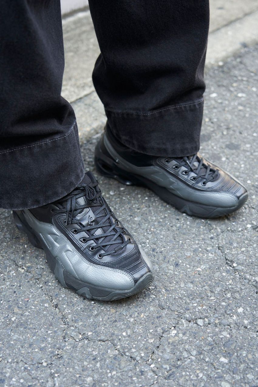 絶対定番「白黒ワンツーコーデ」が洒落るコツ。この夏〜秋に気になった3人を街角から厳選 - 9枚目の画像