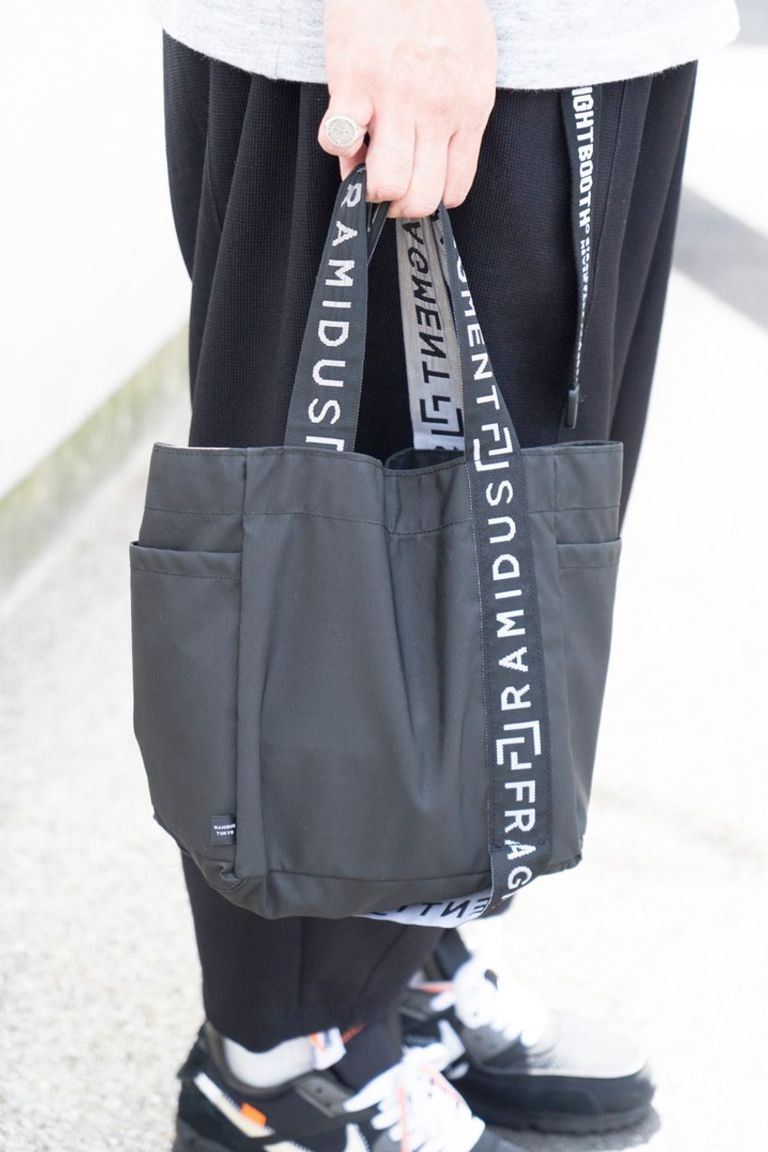 バッグやメガネの小物は“コラボもの”で特別感を！アクセントにもなる特別な逸品 - 3枚目の画像