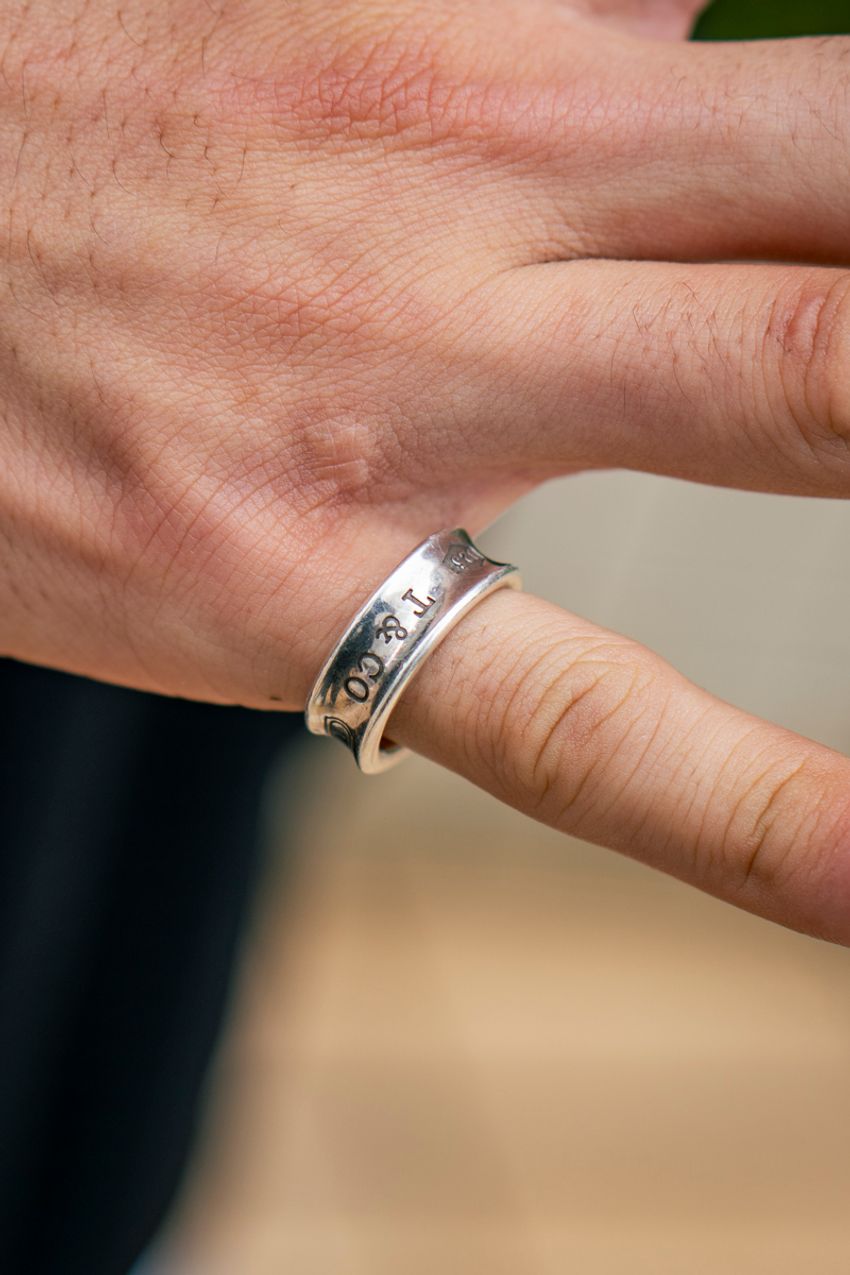 ティファニーでスナップを！カジュアルコーデにリングを効かせた大人たち3名 - 10枚目の画像