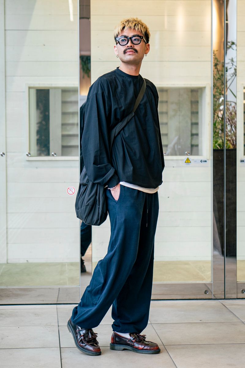 Tシャツ エスエスズィー  カットソー ユニクロ  パンツ カウラム  シューズ ドクターマーチン  眼鏡 ジンズ  バッグ フリークスストア  腕時計 シチズン×チックタック  ピアス 不明  ブレスレット ポールスミス