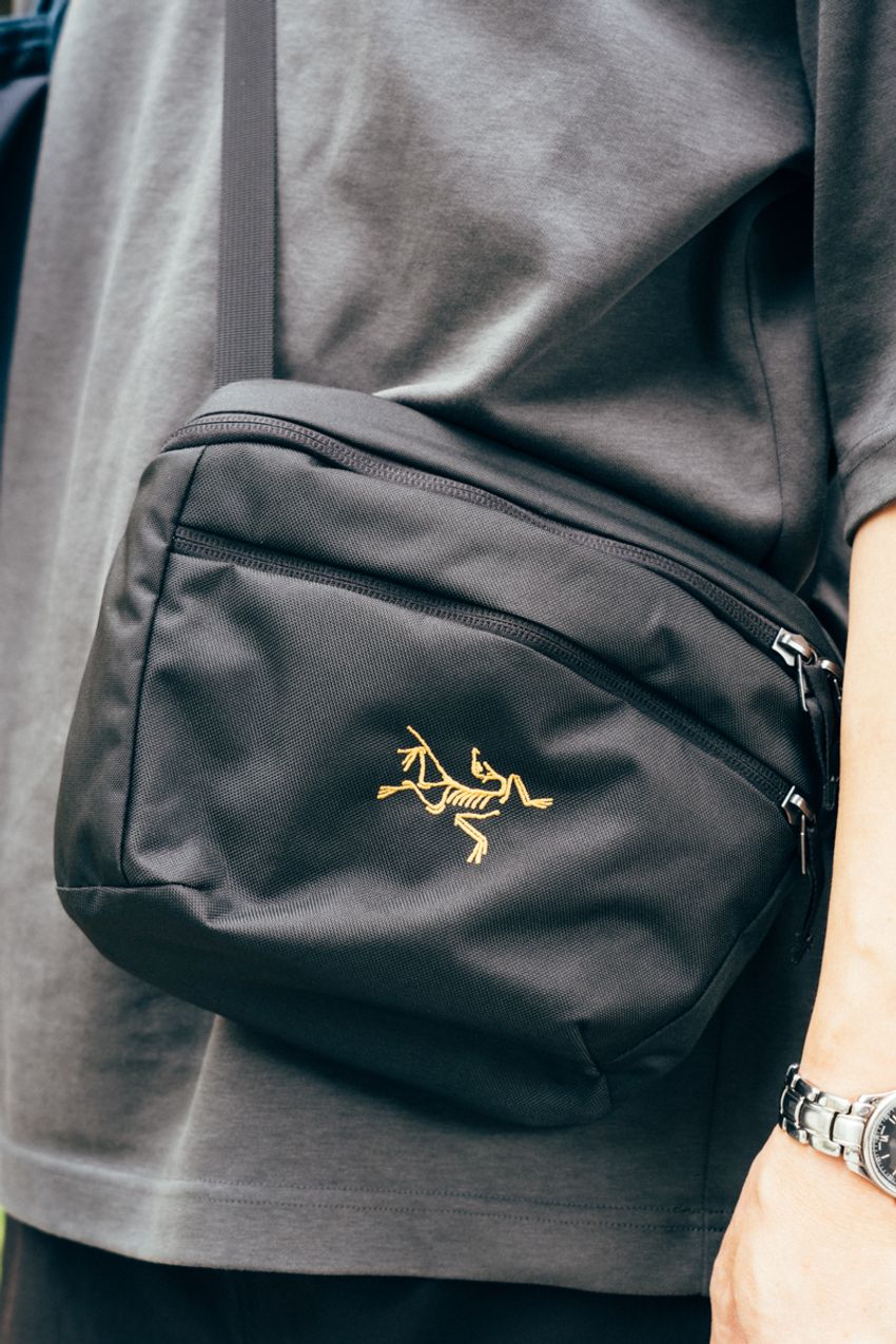 アークテリクスのミニバッグ「マンティス」が高支持率！愛用者たちを街角でパパラッチ - 6枚目の画像