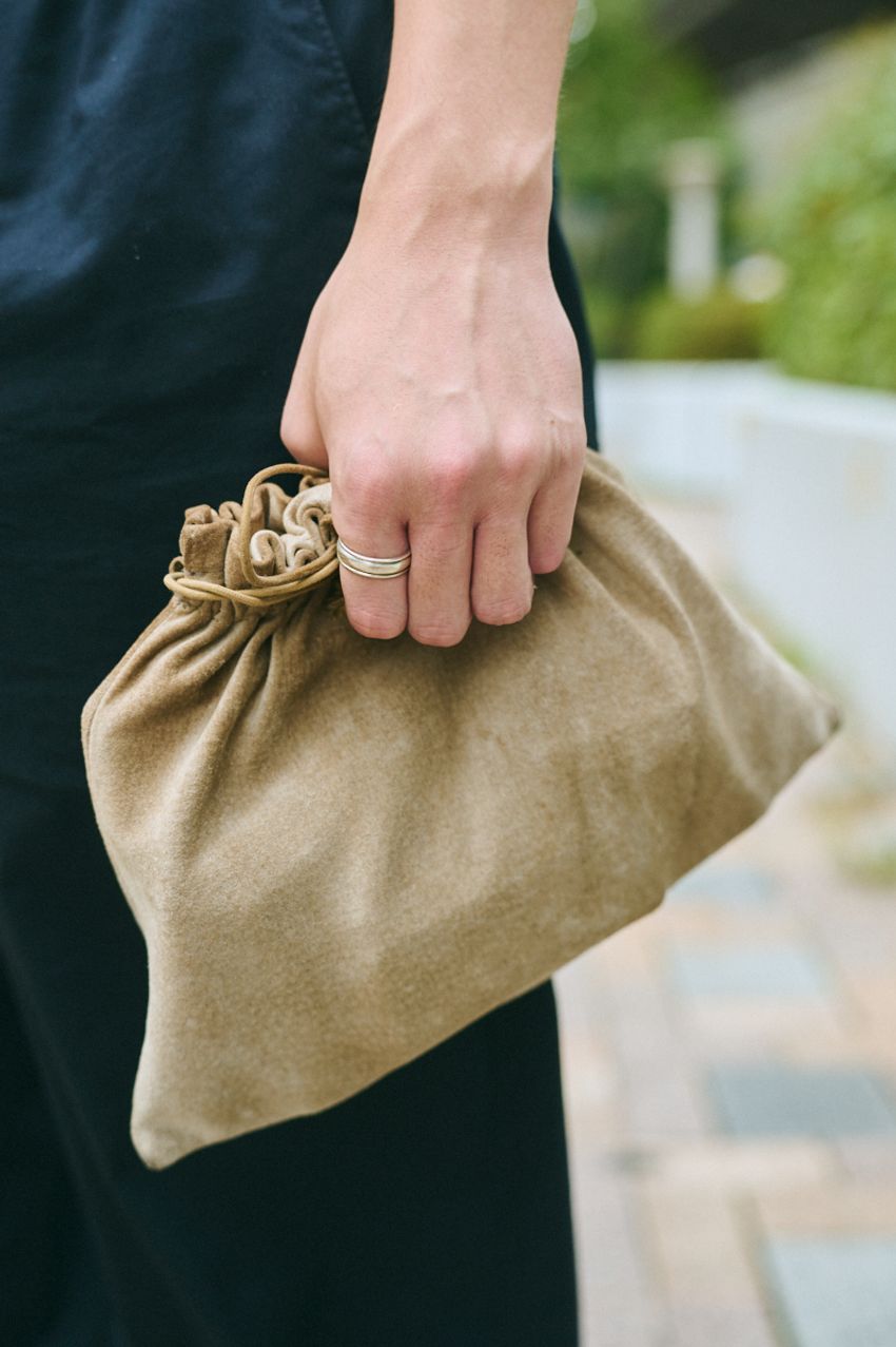 絶対定番「白黒ワンツーコーデ」が洒落るコツ。この夏〜秋に気になった3人を街角から厳選 - 3枚目の画像