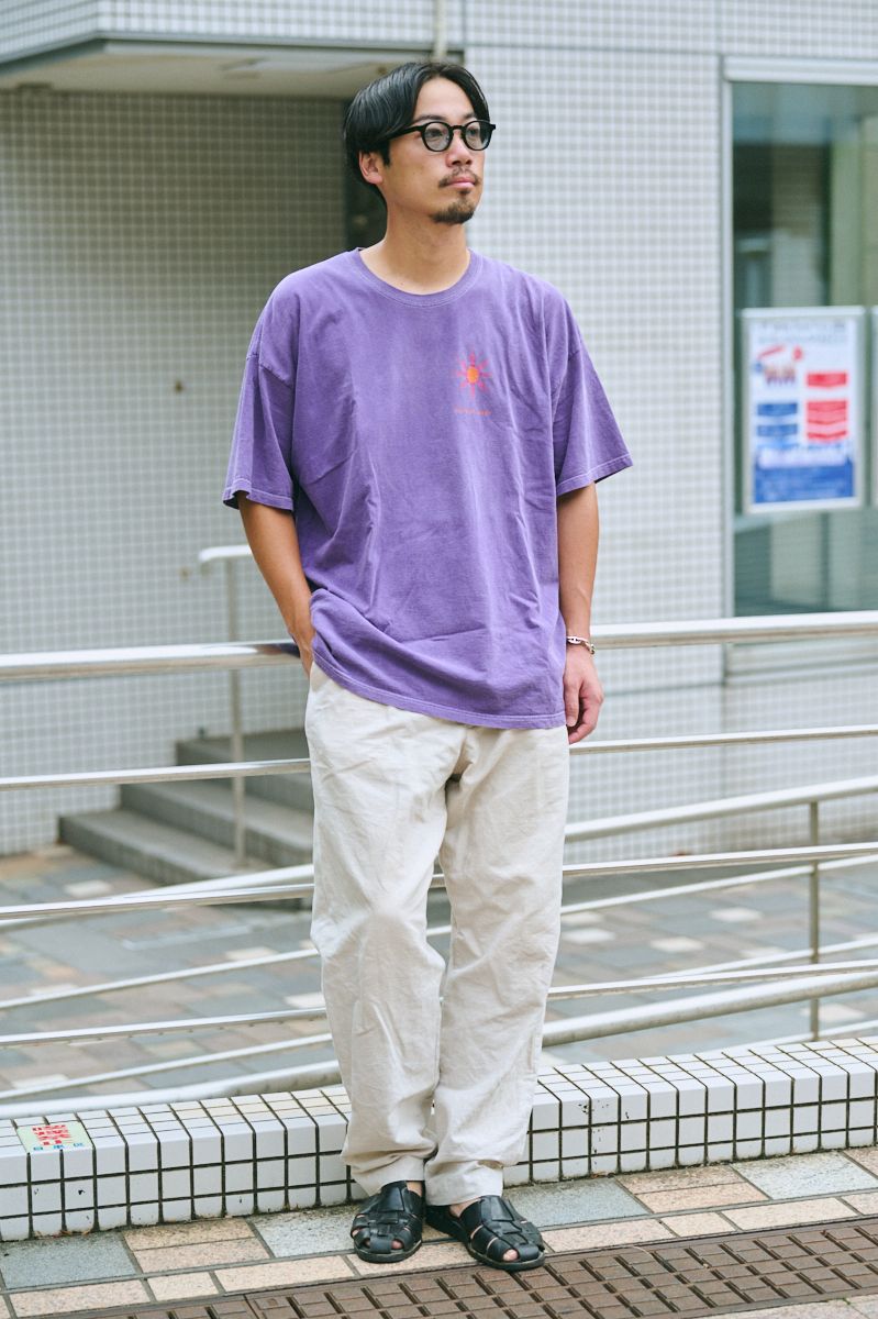 Tシャツ＝ニコラスデイリー