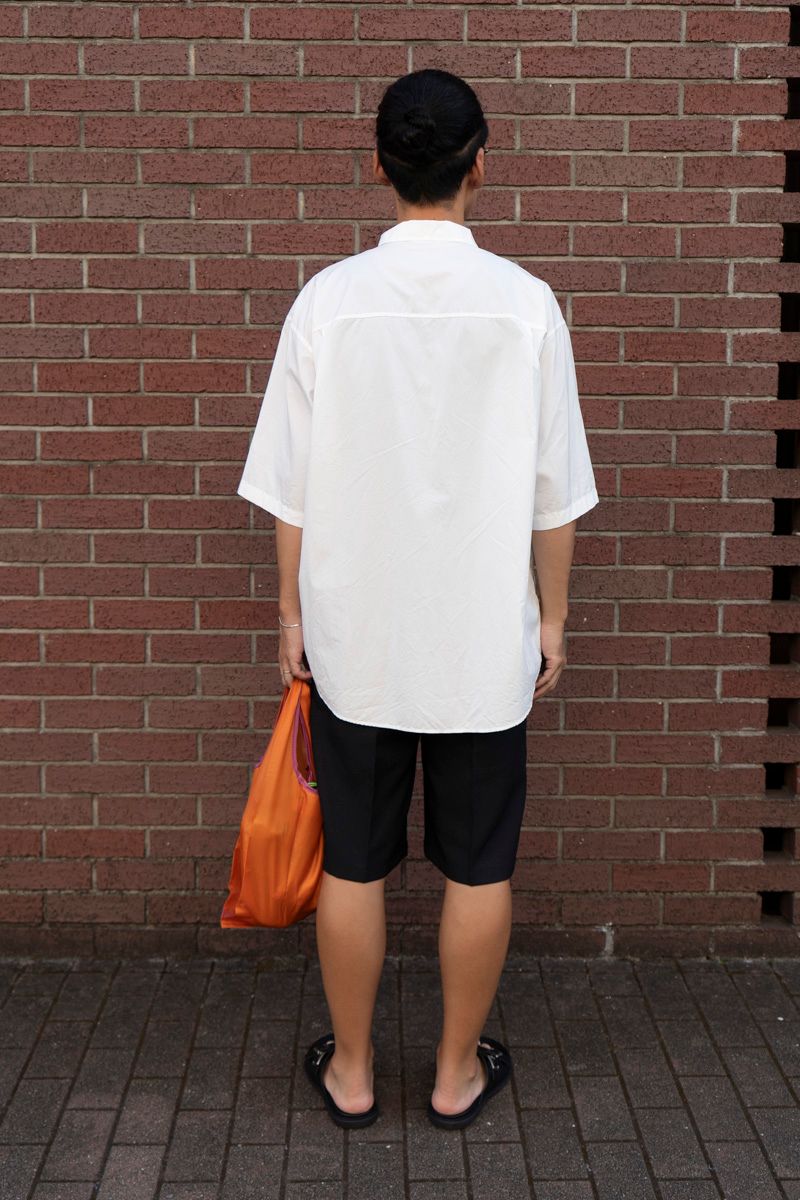 オーラリーのシャツコーディネート | 250923-1138-02 塩野拓也 2枚目の写真