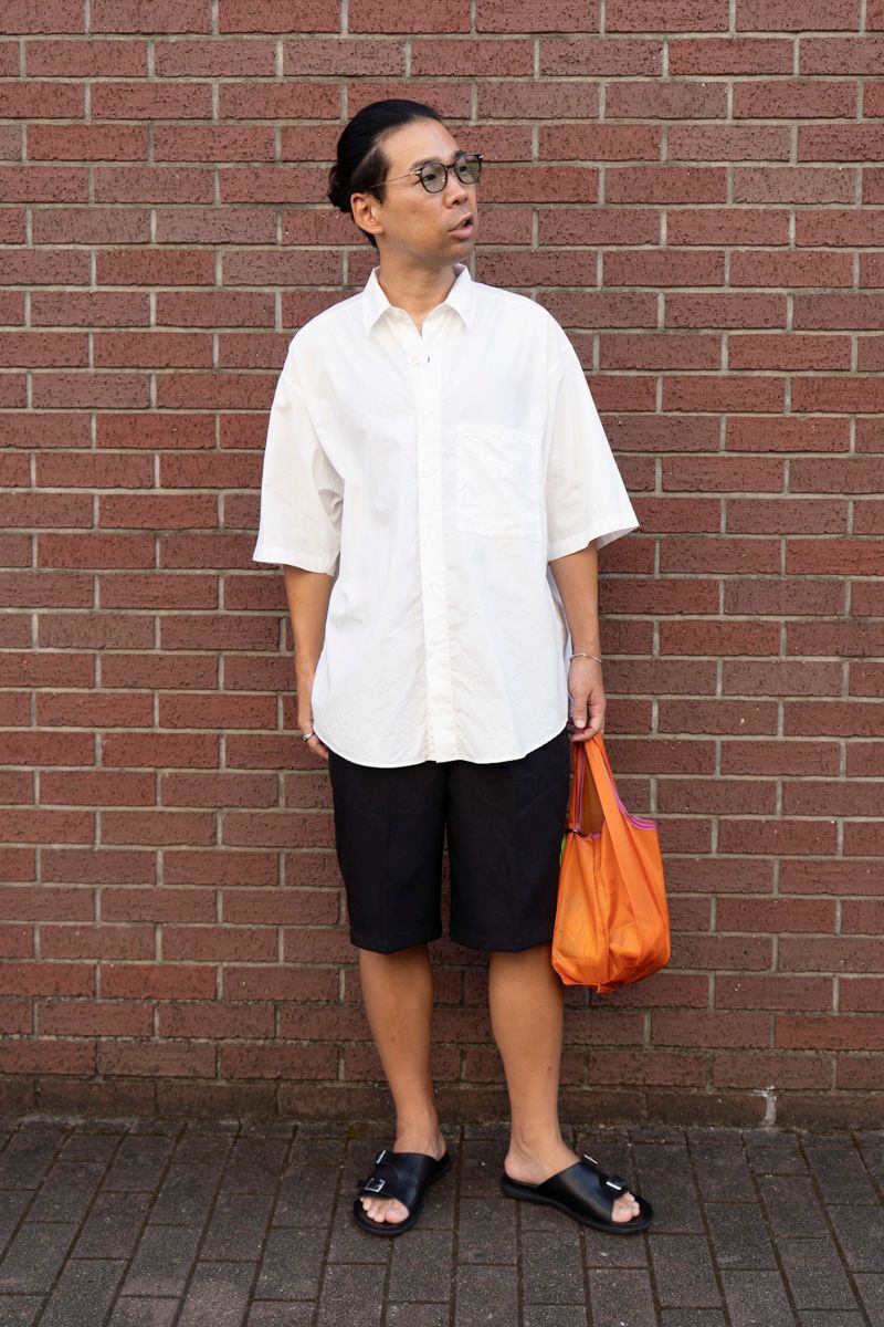 オーラリーのシャツコーディネート | 250923-1138-02 塩野拓也