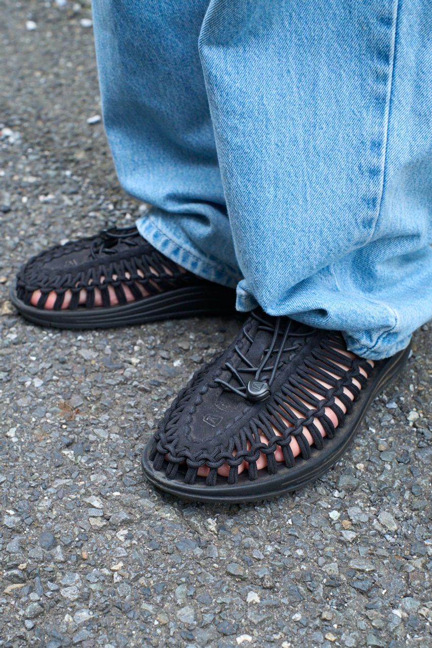 夏の定番「KEEN」のコーディネイト好例。デニムにもショーツにも万能な足元対策 - 9枚目の画像