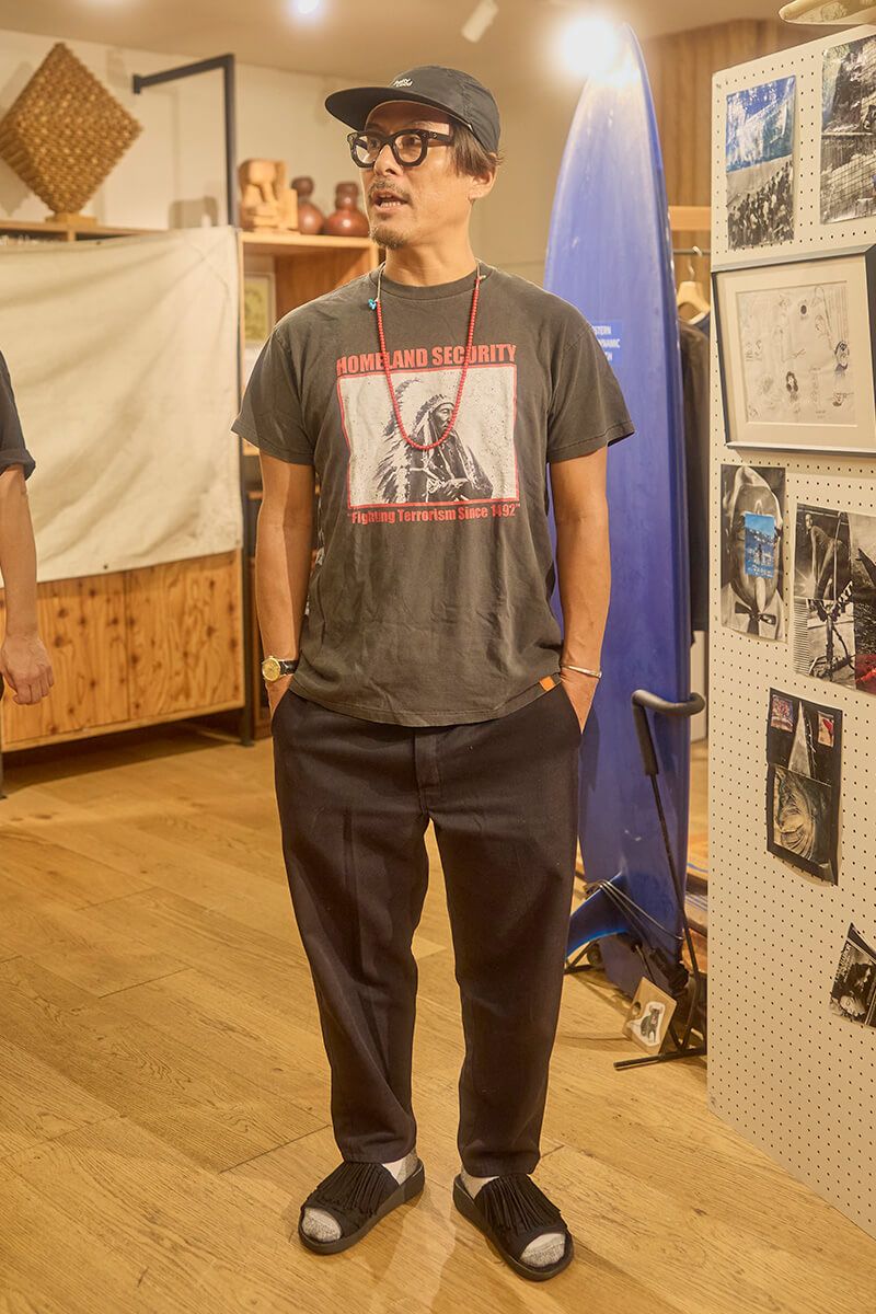 トニータイズサンのTシャツ、パンツコーディネート | 250922-1206-47 清水 泰 2枚目の写真