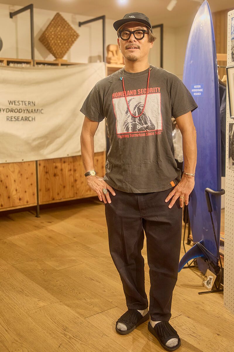 トニータイズサンのTシャツ、パンツコーディネート | 250922-1206-47 清水 泰 3枚目の写真