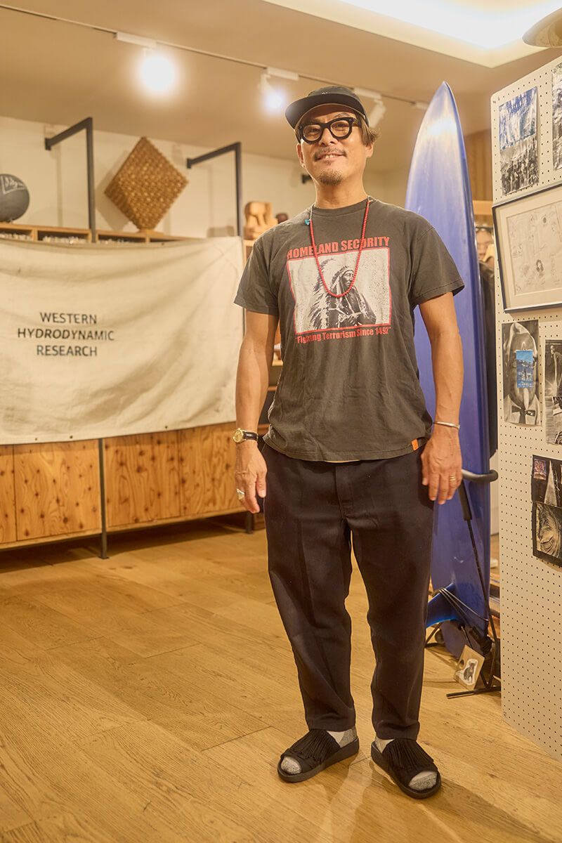 トニータイズサンのTシャツ、パンツコーディネート | 250922-1206-47 清水 泰