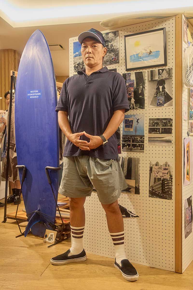 ピルグリム サーフ＋サプライのポロシャツコーディネート | 250922-1207-23 横井洋平 11枚目の写真