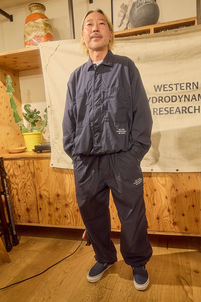 シャツ、Tシャツ、パンツ=すべてSSZ×WHR シューズ=ヴァンズ