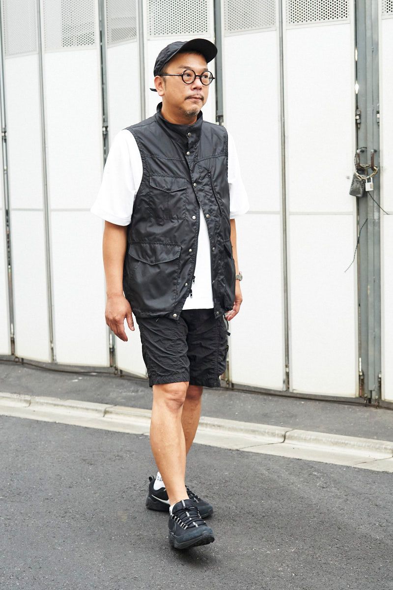 ベスト=シエラデザインズ Tシャツ=エイチビューティーアンドユース パンツ=ストーンアイランド シューズ=ナイキ×フラグメントデザイン 帽子=ニューエラ 眼鏡=白山眼鏡店 腕時計=セイコー