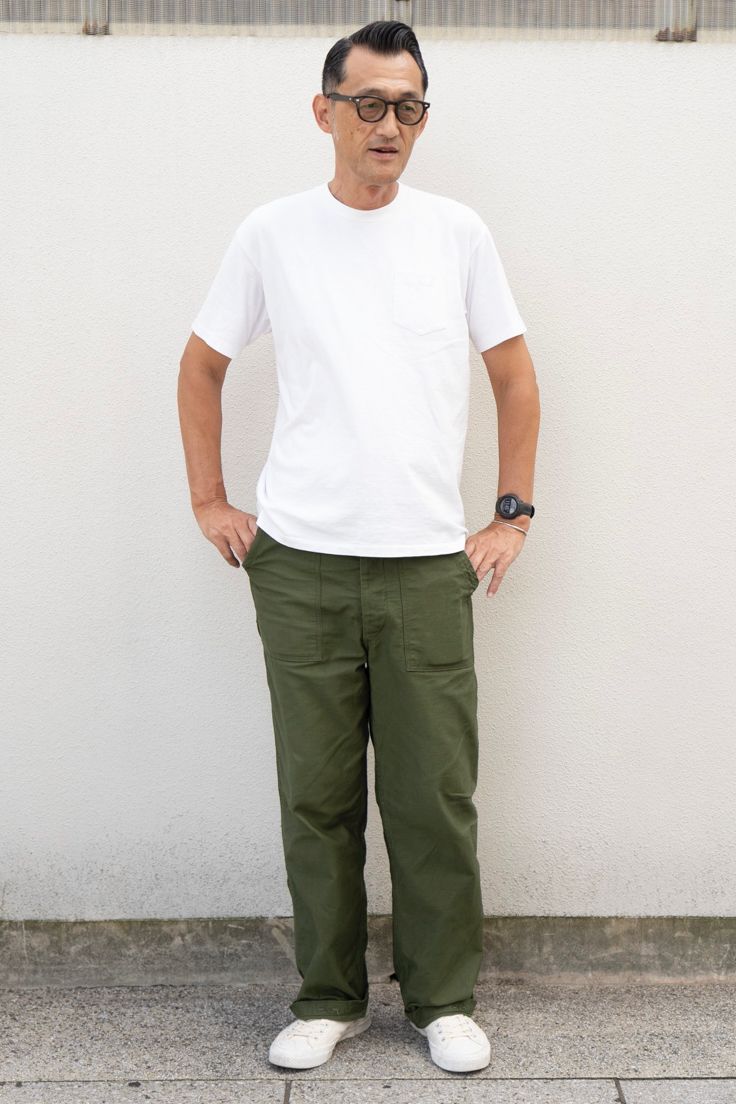 Tシャツ=アナトミカ パンツ=古着 シューズ=アーチ 眼鏡=ジュリアスタートオプティカル バングル=ノーブランド 腕時計=ガーミン