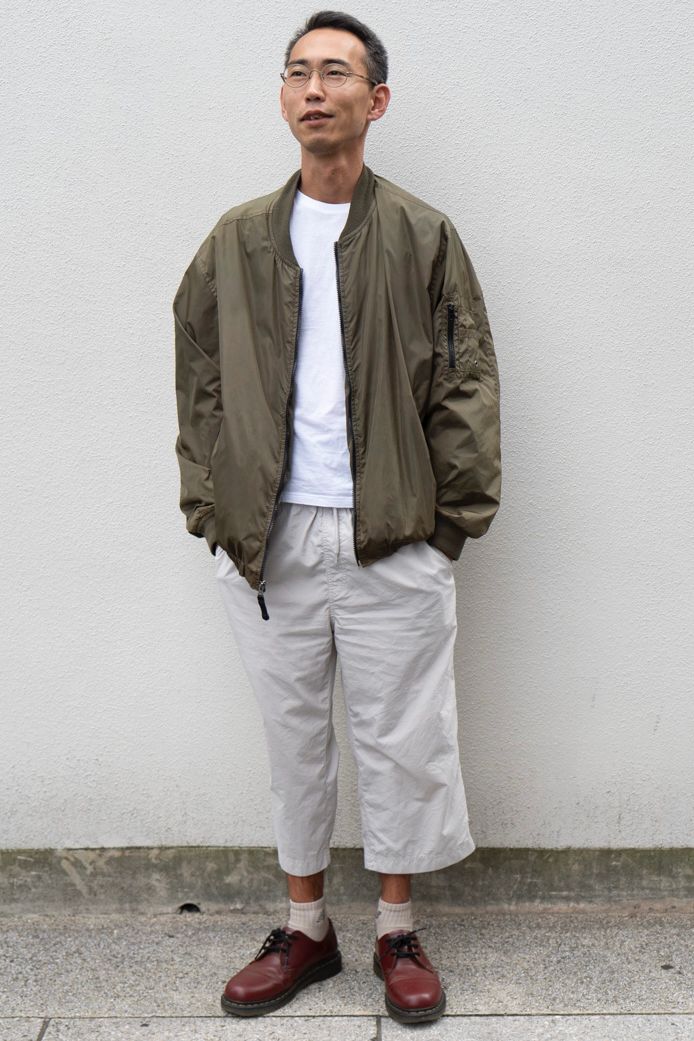 ブルゾン＝ギャップ　Tシャツ＝アディダス　パンツ＝カッパ　シューズ＝ドクターマーチン　眼鏡＝トムフォード　靴下＝ニューバランス