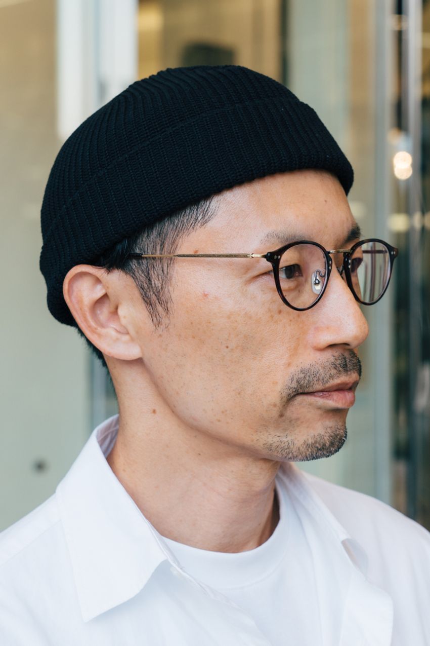 【35歳以上で厳選】ニット帽なら圧倒的に“黒”が人気。洒落た大人たち5名の被り方をスナップで - 9枚目の画像