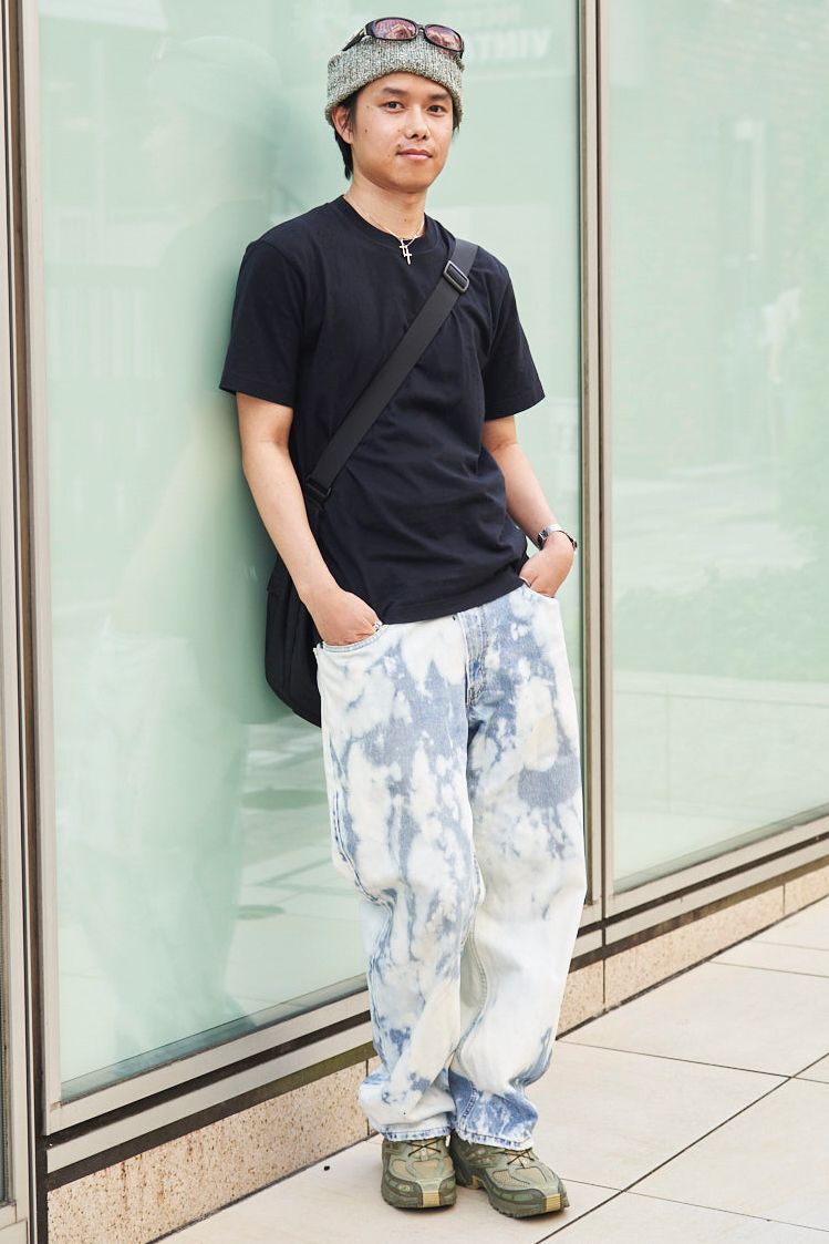 Tシャツ＝ヘインズ
