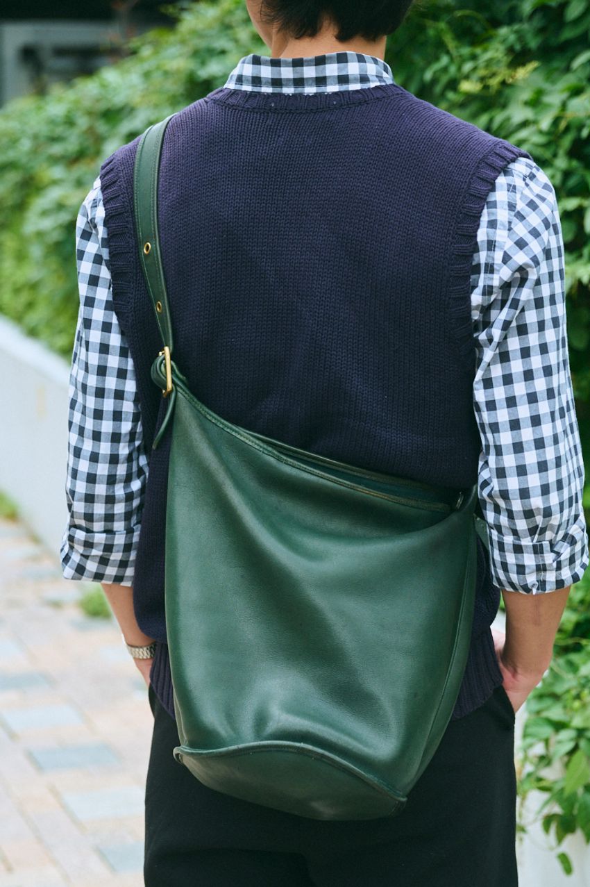 季節感と洒落感がほしいなら“ベスト”が正解！シャツのうえに羽織るだけの簡単コーディネイト3選 - 3枚目の画像